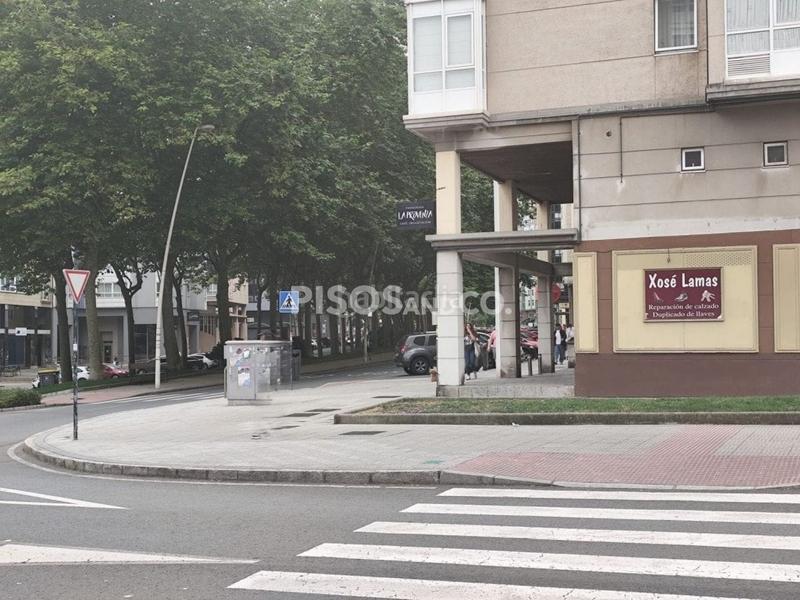 Foto c906db72-25b7-487b-aa7b-dff2f9e4260d. Local comercial en Los Rosales Coruña (A)