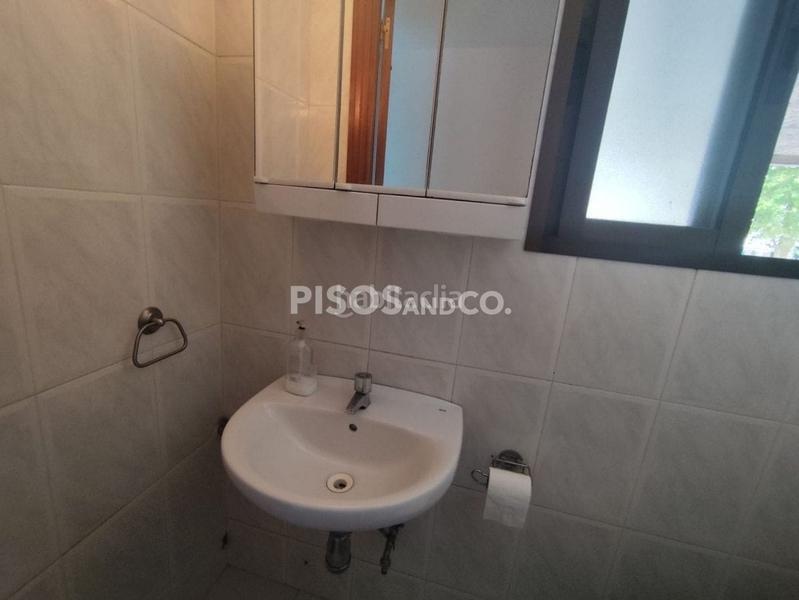 Foto d0747289-92a7-44ae-b1cb-01cbcffb9595. Local comercial en Los Rosales Coruña (A)
