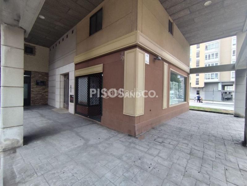 Foto de5fdd5c-e546-434b-bab8-5ef92e6aa778. Local comercial en Los Rosales Coruña (A)