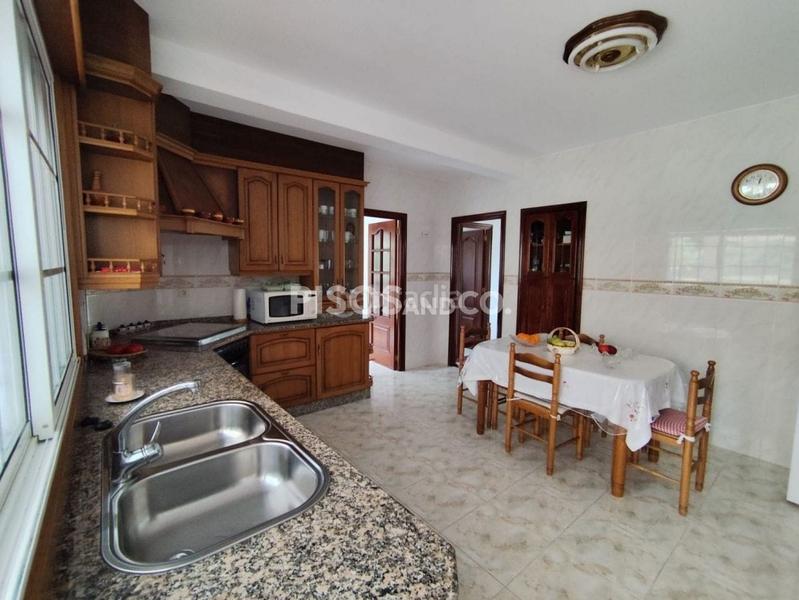 Foto 33e7b3dd-7ac1-4a43-9853-afe895ebb572. Casa amb calefacció aparcament a Ciudad Vieja Coruña (A)
