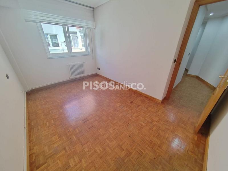 Foto c74e2d34-338d-4dde-ad99-9cd881fbc582. Piso en Monte Alto - Zalaeta - Atocha Coruña (A)