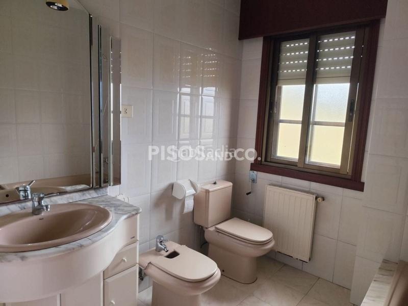 Foto b8fcff98-4201-436c-839b-d16f9b3ff669. Casa en Abegondo