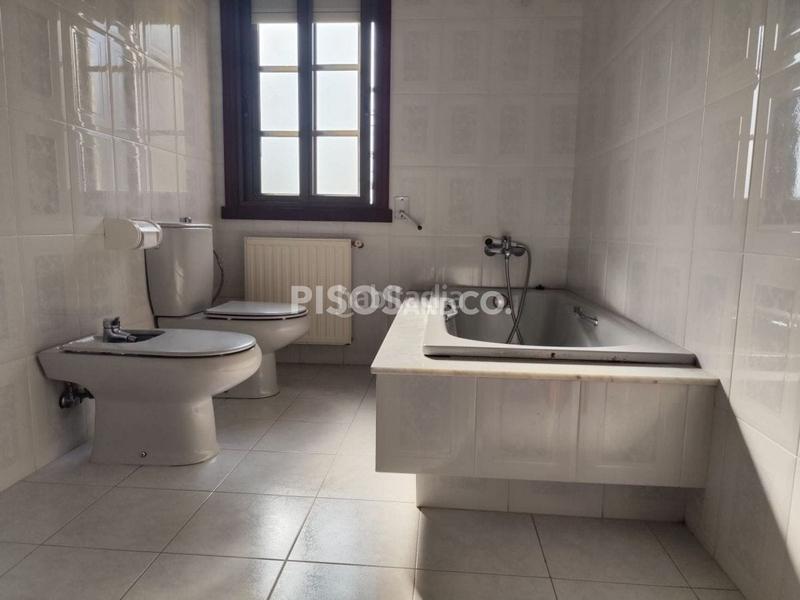 Foto e18b320c-4064-4b57-8cdd-4109770f1ada. Casa en Abegondo