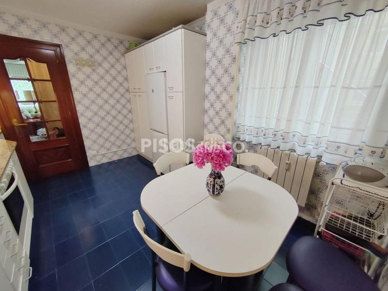 Foto 3aa16ed4-5133-4444-a3ab-9cd8bdba7f7b. Flat with heating in Someso - Matogrande Coruña (A)