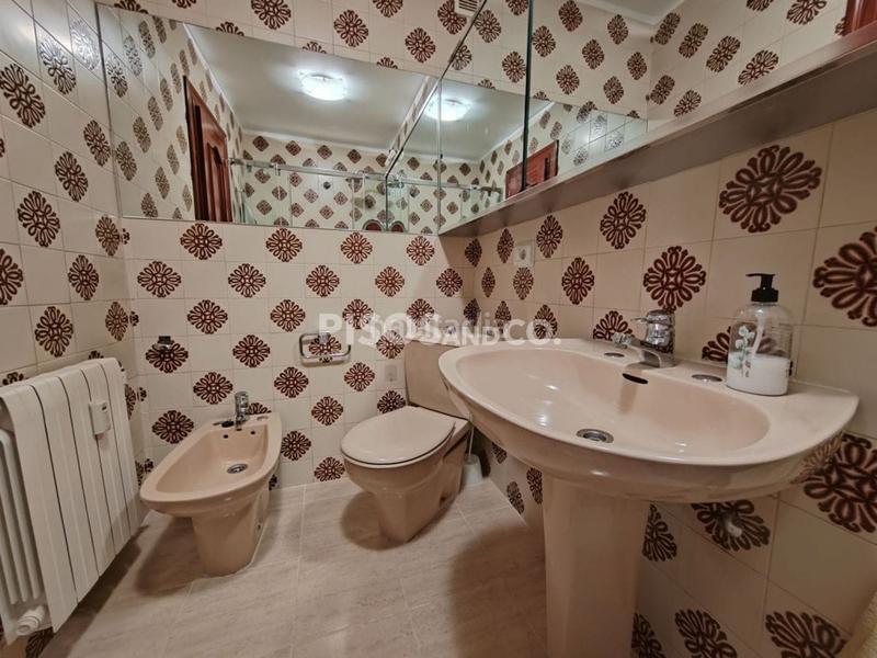 Foto a1c2bae6-6b86-4e1a-8ead-196416713797. Flat with heating in Someso - Matogrande Coruña (A)