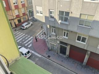 Pis  Calle adelaida muro