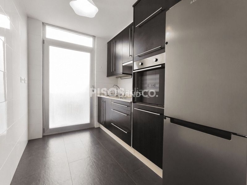 Foto 30d7cafb-9f7f-45b9-9623-db8690ec8537. Pis amb calefacció aparcament a Perillo Oleiros