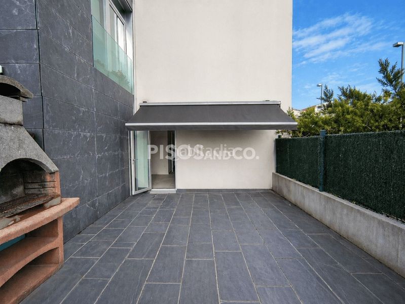 Foto 8e93c423-f102-40db-9c6e-b9ab0eed8ad2. Pis amb calefacció aparcament a Perillo Oleiros