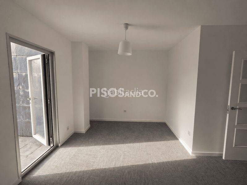 Foto 8fa3a46c-be70-4eb1-a3c7-9cb9ae6fb326. Pis amb calefacció aparcament a Perillo Oleiros