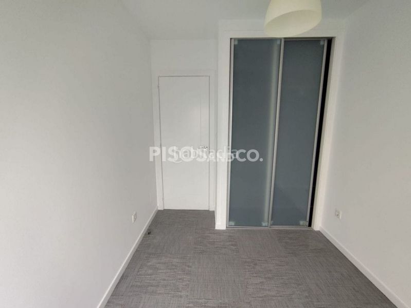 Foto 960466d6-b6fa-490a-bff9-5eda01a40286. Pis amb calefacció aparcament a Perillo Oleiros