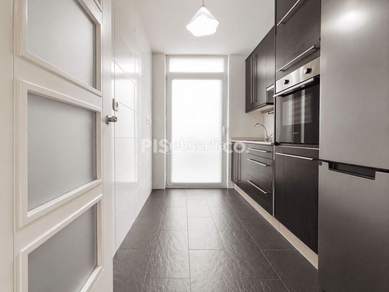 Foto e0c9e1e9-7f97-4cb2-9a0a-bd6db7780bd4. Pis amb calefacció aparcament a Perillo Oleiros