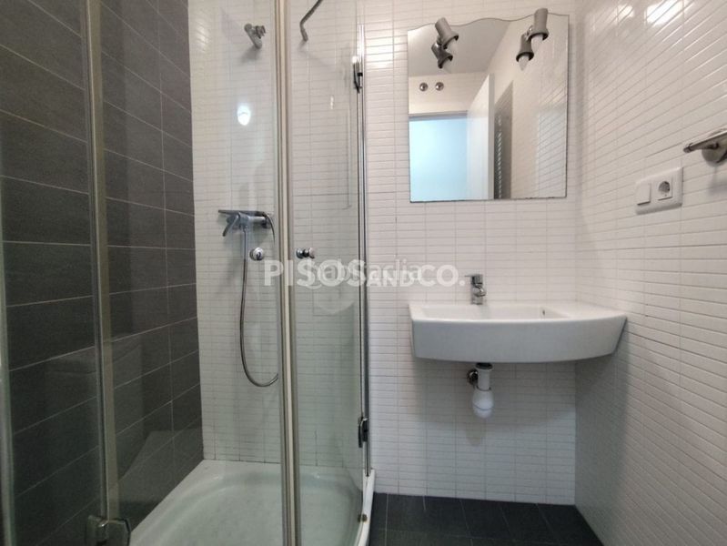 Foto e614ac72-2af0-4325-bf91-1ccbecea1aa3. Pis amb calefacció aparcament a Perillo Oleiros