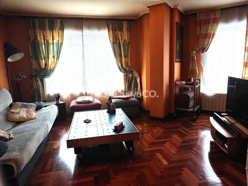 Foto 1b16716a-347e-4735-bfd7-693ca15ca5a1. Pis amb calefacció aparcament a Someso - Matogrande Coruña (A)