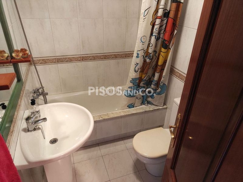 Foto e49481e2-2ab0-4675-8548-773aa531e75a. Pis amb calefacció aparcament a Someso - Matogrande Coruña (A)