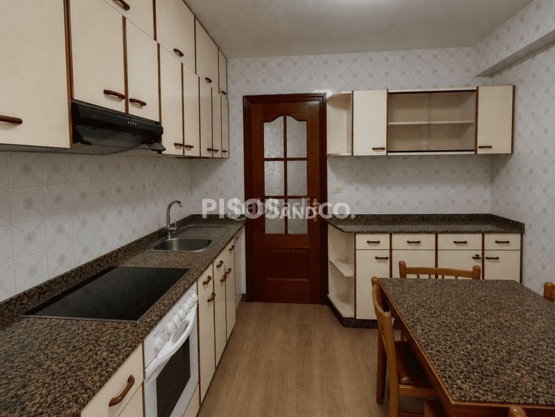 Foto ff05a5ba-58a3-42a1-8bf9-e30ff1588765. Piso en Agra del Orzán - Ventorrillo Coruña (A)