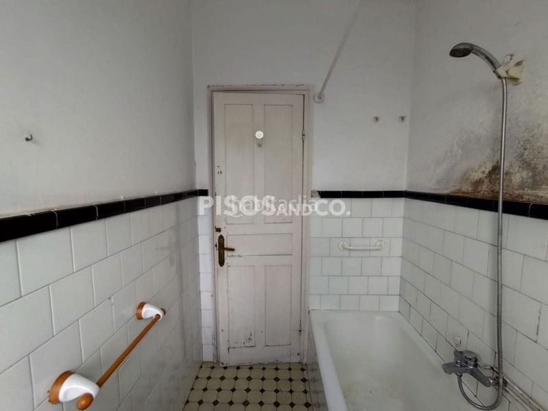 Foto d0eebaf8-3ace-4eab-bf0b-d3351a8f4170. Casa a A Malata - Catabois - Ciudad Jardín Ferrol