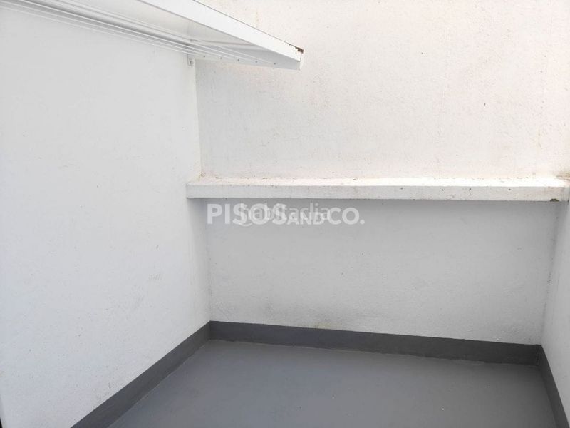 Foto 36fbf80b-de26-42cf-817a-df886c56cfaf. Piso en Os Mallos Coruña (A)