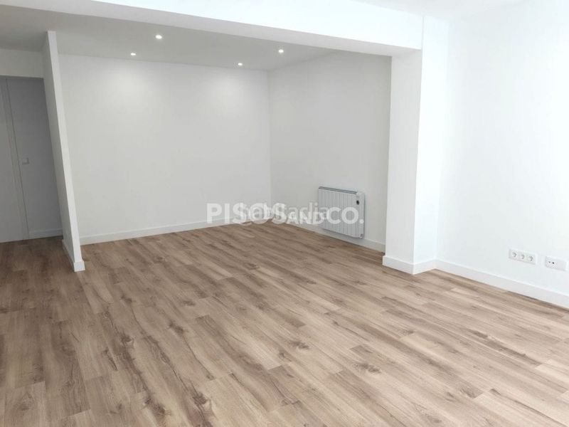 Foto 42e46abb-d59d-4853-ad60-3b478f5f02f0. Piso en Os Mallos Coruña (A)