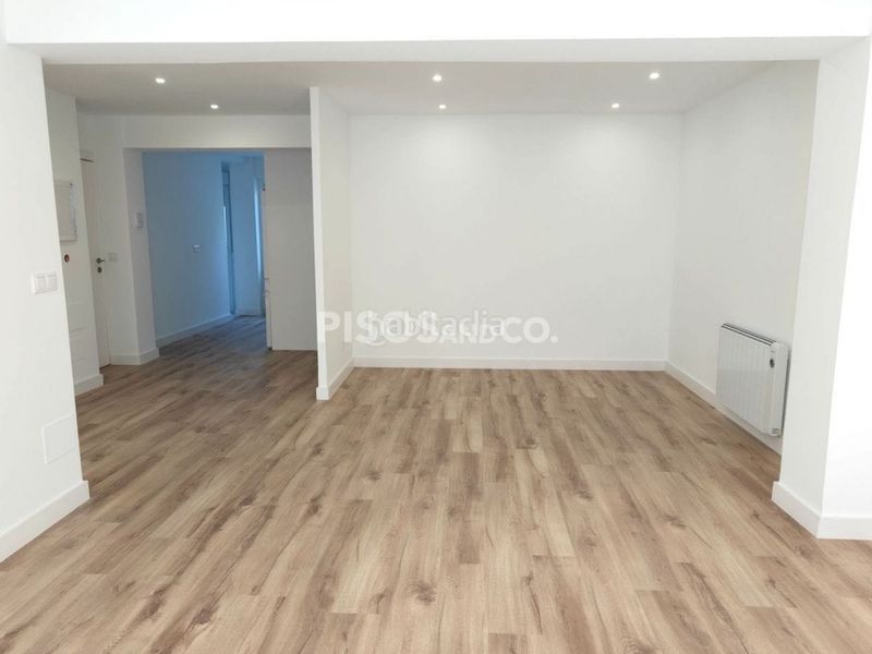 Foto dc2793c2-2646-4da3-bf96-b7591879d813. Piso en Os Mallos Coruña (A)