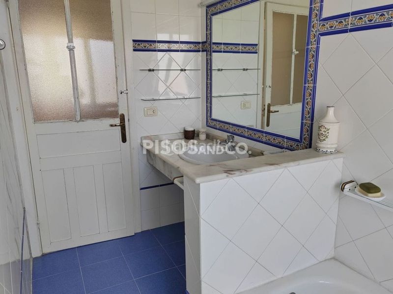 Foto f66554fe-3ff8-4325-8167-64d88abdaa5e. Casa amb calefacció a Bergondo