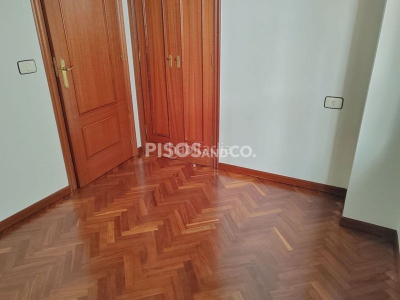 Foto 5fe4e964-4289-452b-b57c-0c2df75ba557. Piso en Los Castros - Castrillón Coruña (A)