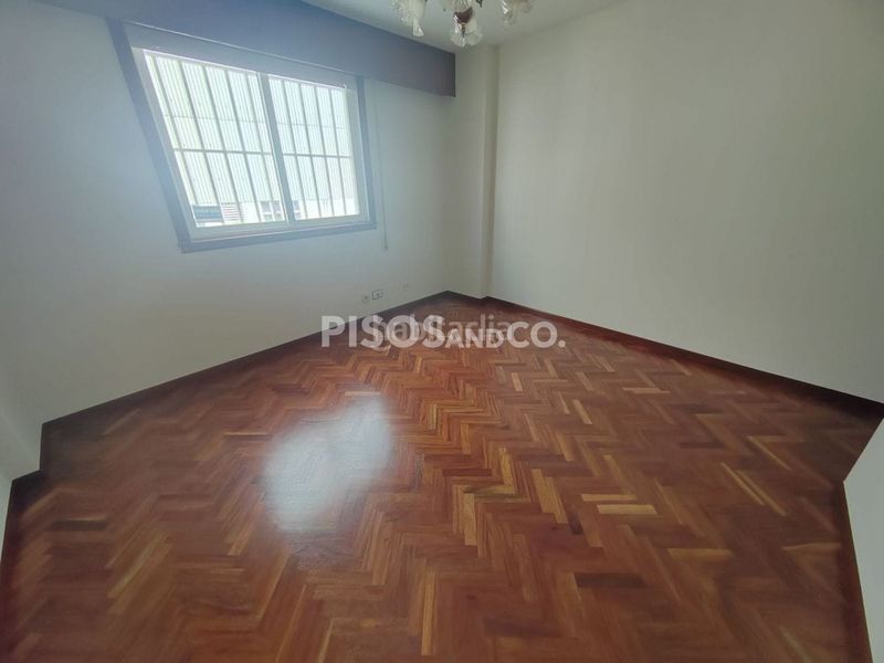 Foto b806b1b6-6492-4b3f-97f0-d35de870f5a9. Piso en Los Castros - Castrillón Coruña (A)