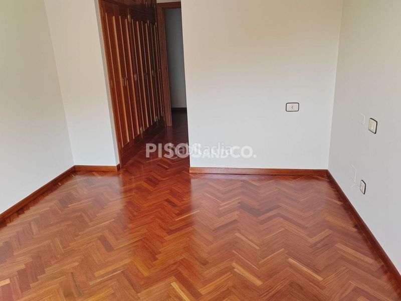 Foto d6fdcd3d-2935-474f-aa8a-42aab489976e. Piso en Los Castros - Castrillón Coruña (A)