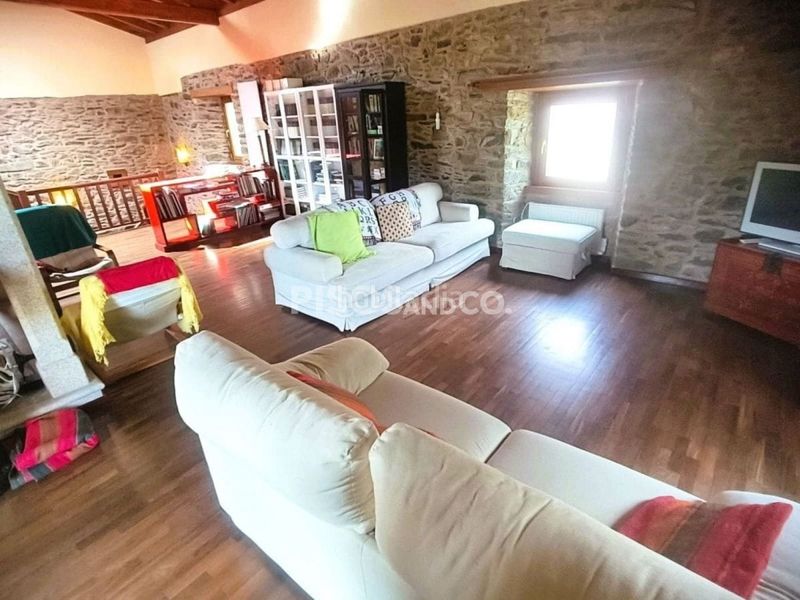 Foto 1e854c4e-f1b7-40a8-b3f7-f871abba3644. Casa amb calefacció aparcament a Abegondo