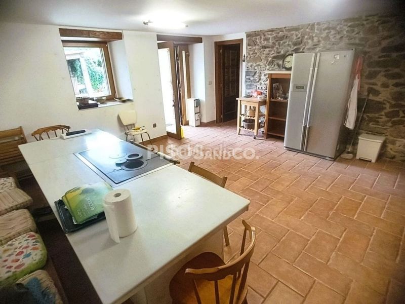 Foto 222fe998-8a7d-4c20-a2b3-74cbce1f2c8d. Casa amb calefacció aparcament a Abegondo