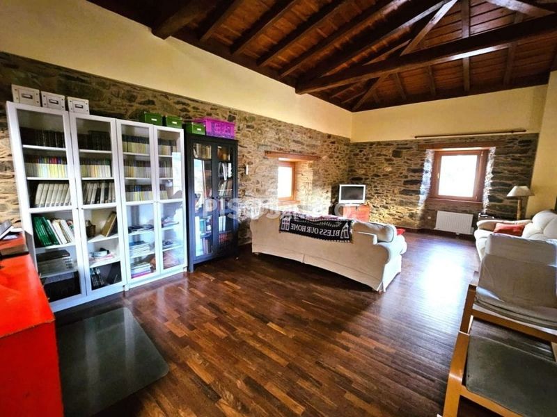 Foto 5b30e010-565f-43f6-9398-5ff897300302. Casa amb calefacció aparcament a Abegondo