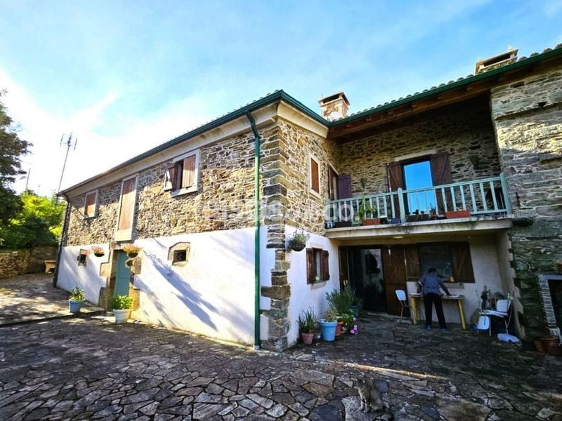 Foto 76f4dbde-e88d-4689-9568-e6ab0bdc2190. Casa amb calefacció aparcament a Abegondo