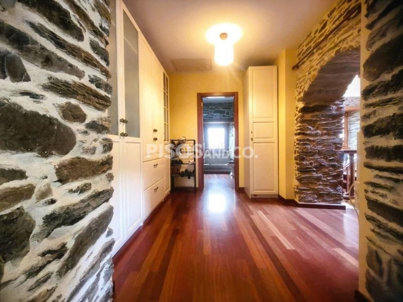 Foto d0ae4749-8404-4ee1-9c4d-4529bd0c6f4f. Casa amb calefacció aparcament a Abegondo