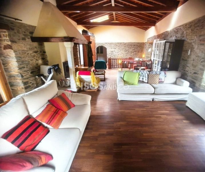 Foto d989f496-6fa5-44c9-bd90-014707ad55ca. Casa amb calefacció aparcament a Abegondo