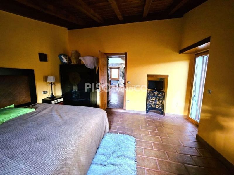 Foto dabb8fae-a390-4408-9a1e-9b0bf4deecf0. Casa amb calefacció aparcament a Abegondo