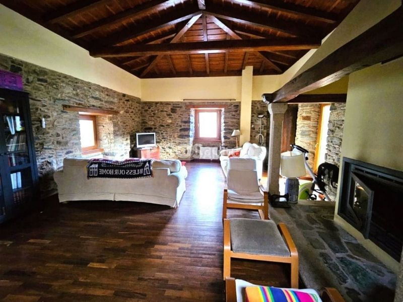 Foto f955c6ee-f37d-4da1-8a30-d023720166f7. Casa amb calefacció aparcament a Abegondo