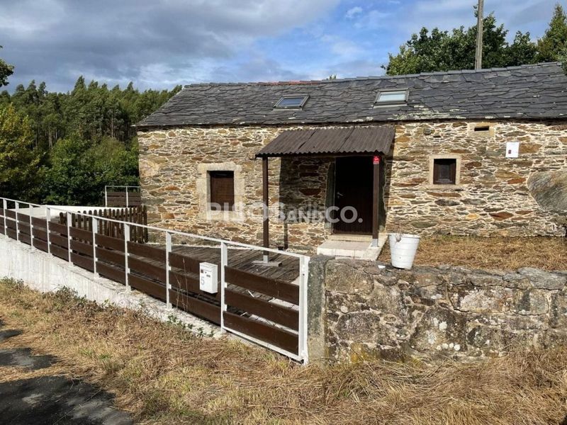Foto 63706cbf-bf37-4358-b0fe-933e24d4fbb2. Casa amb calefacció piscina a Irixoa