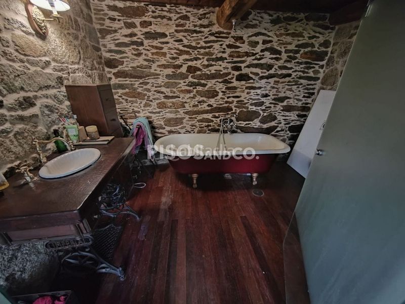 Foto e942e0c4-1c23-4a02-8820-b2b0d5f626f5. Casa amb calefacció piscina a Irixoa
