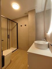 Pis  Calle narvaez. A una calle de la playa con el baño reformado