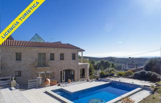 Casa a Vilajuïga. Casa en la montaña, con piscina