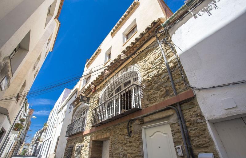 Foto 11e47407-892a-4909-8df3-5799b660921c. Haus mit parking in Centre Roses