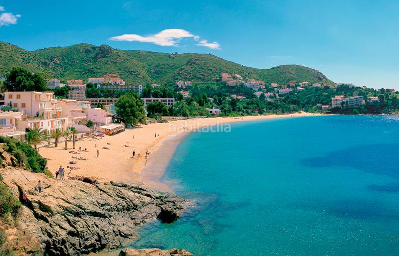 Foto c4315c51-cec6-4b03-a0e7-2de5dffc7073. Haus mit parking in Centre Roses