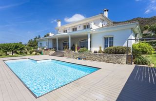Casa en Pau. Bonita  con mucho estilo