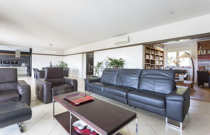 Foto a3e62a6a-5c58-4b51-ad25-aecfaadb7d58. Casa bonita con mucho estilo en Pau