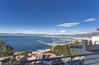 Casa a Puig Rom-Canyelles-Almadrava. Casa con vistas a la bahía