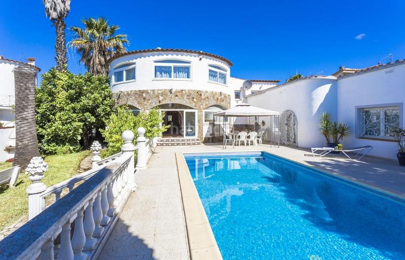 Foto 0d4d9d3a-d897-40e6-9834-369549c1a796. Casa  con amarre de 28 metros en Port Grec - Port Moxó Empuriabrava
