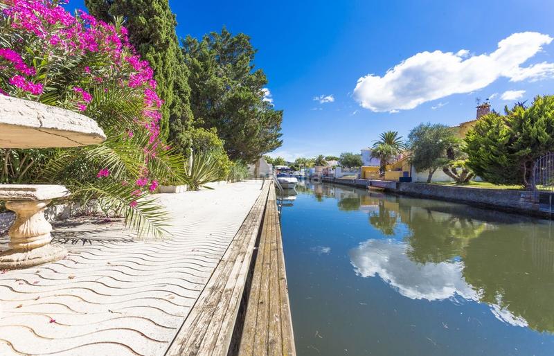 Foto b2d98818-5ca3-4473-913e-ca987c15c68e. Casa  con amarre de 28 metros en Port Grec - Port Moxó Empuriabrava