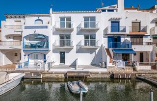 Casa a Port Banyuls - Port Alegre - Port Empordà. Casa de nueva construccion con amarre de 4x8 metros