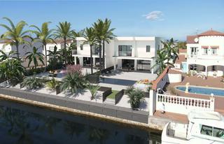 Casa a Cap Ras - Creus - Falconera. Casa de nueva construcción con amarre de 12 metros