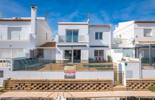 Casa a Sant Maurici. Casa con amarre de 3 x 8 metros y vistas al lago