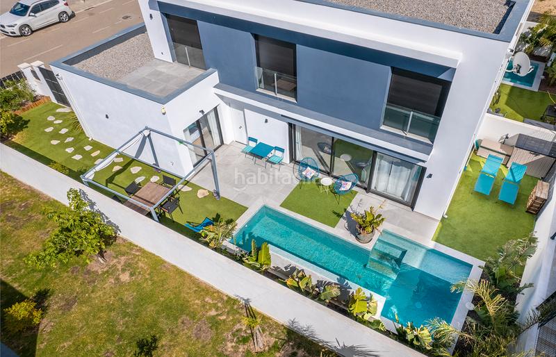 Foto 1661a0d7-e5ca-4f89-bf90-d9ce1237e32d. Casa  de nueva construcción con 4 dormitorios y piscina en Empuriabrava
